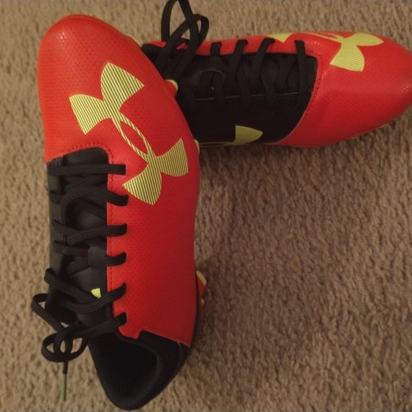 Under Armour Cleats - Picture 2 of 4